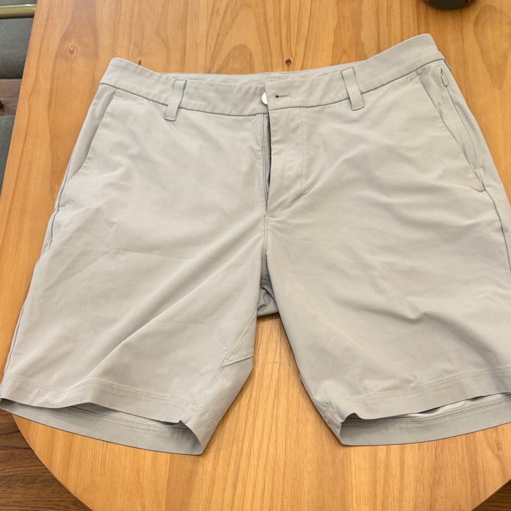 Lululemon Men's Light Grey Commission Short Classic Fit - 9” - Warpstream